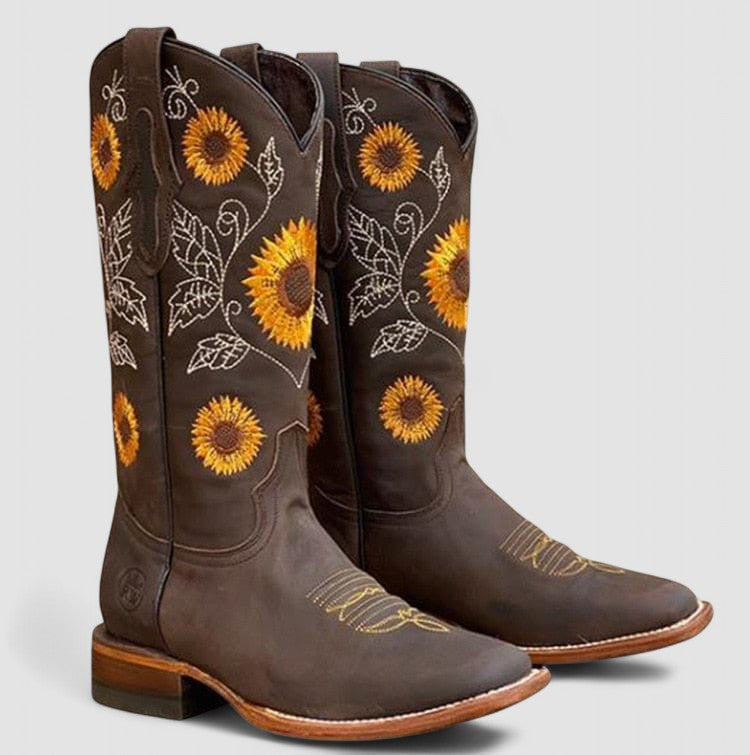 Maveloe | Supportive Western Boots Daisy